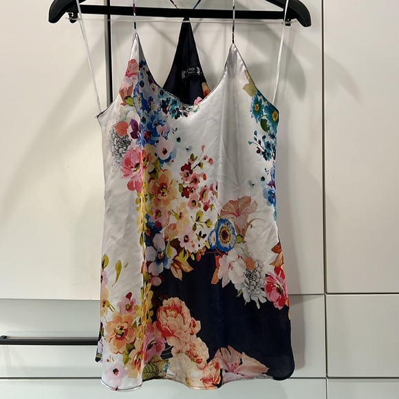 Tank top size small - Picture 2 of 3